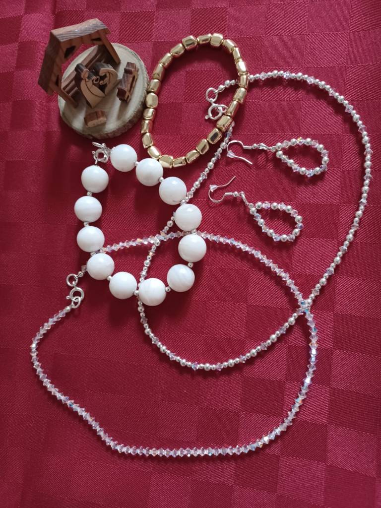 L'immagine attuale non ha un testo alternativo. Il nome del file è: collezione-luce-di-ariel.jpeg